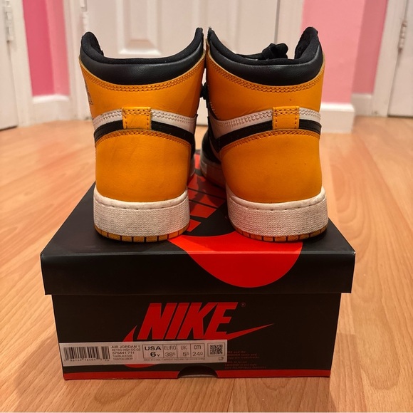 Nike Air Jordan 1 Black and Yellow Taxi High-Top Sneakers - Picture 9 of 9